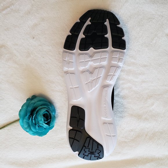 NEW Under Armour Surge 3 3024883-001 Men's Black/White Size 9 Shoes - Picture 3 of 5